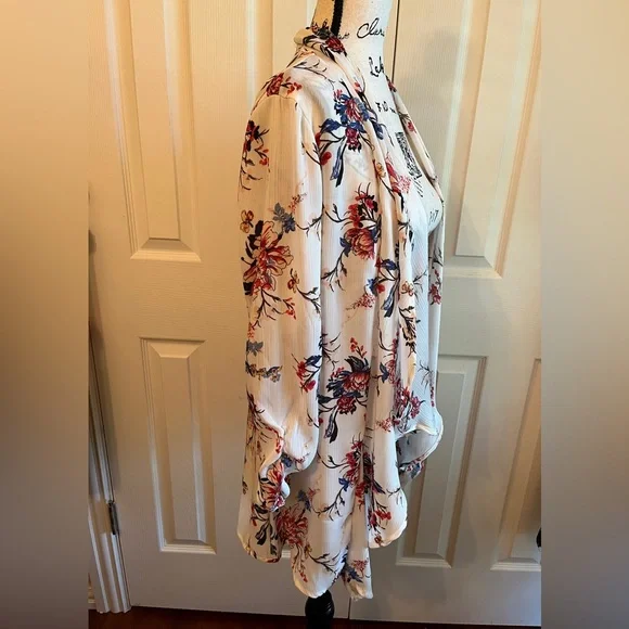 Kaii Los Angeles NWT Ivory Floral Kimono Jacket Size M - Picture 2 of 10